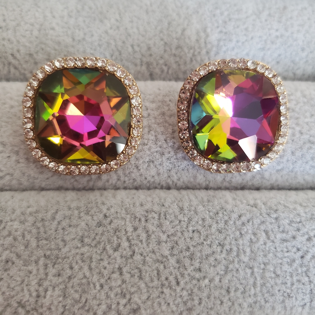 Colourful Stud